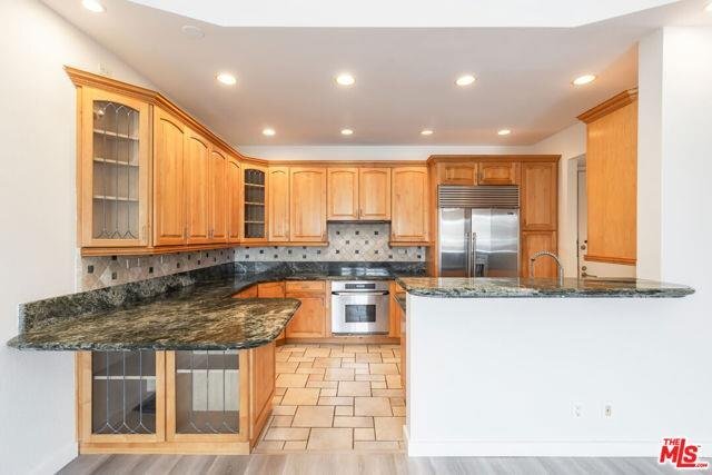 Building Photo - 2324 South Beverly Glen Boulevard Apt ##30...