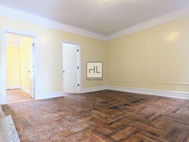 Foto del edificio - Huge, Renovated Sunnyside apartment