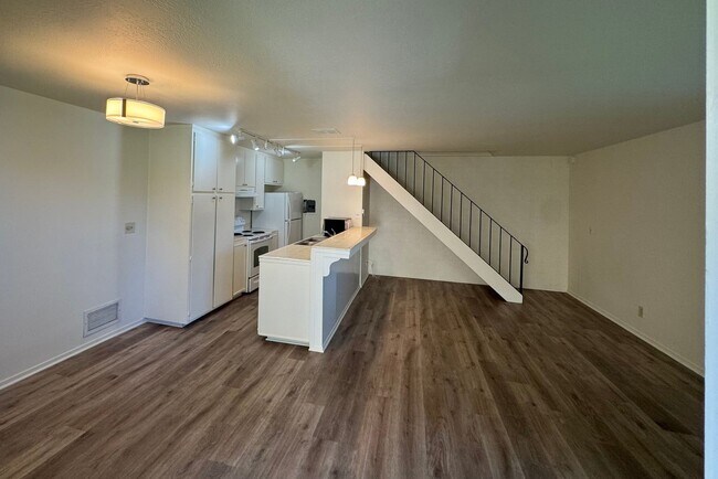 Building Photo - 2 Bedroom, 1 Bath in desirable neighborhood, Capitola