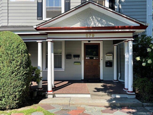 Foto del edificio - 579 Broadway
