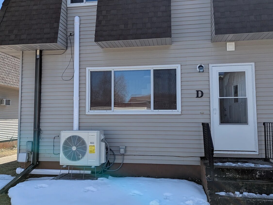 Primary Photo - 950 5th Ave W