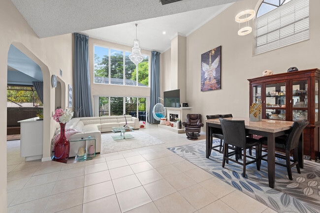 Building Photo - 9124 Villa Portofino Cir