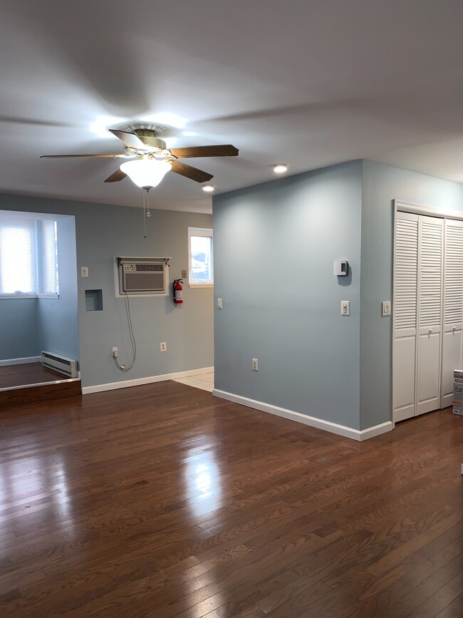 Sala de estar - 520 Newark Pompton Tpke