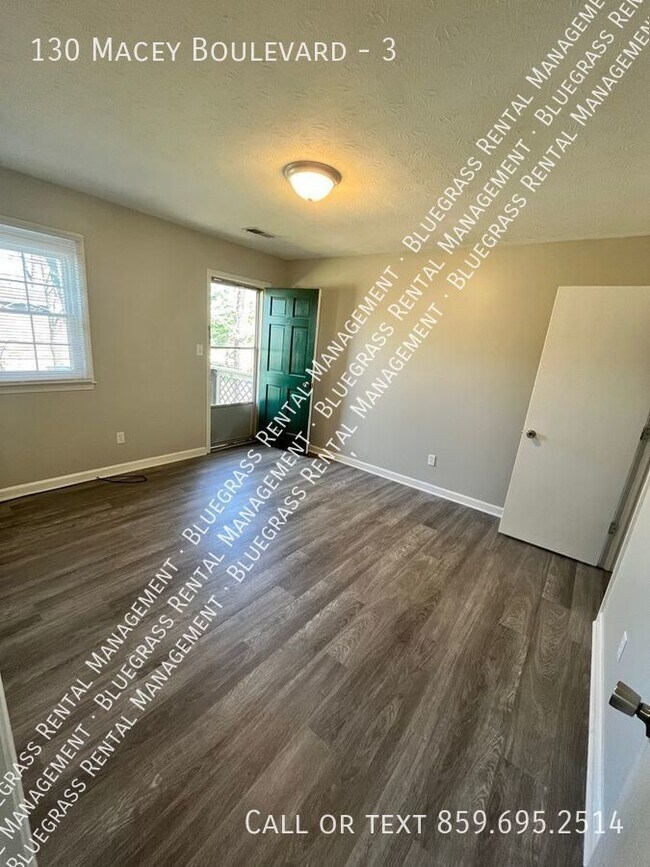 Building Photo - Newly Renovated Spacious 2 Bed 1.5 Bath in...