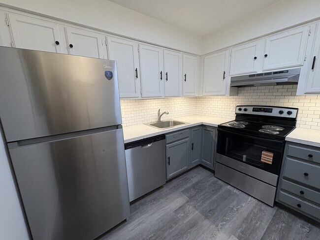 Foto del edificio - Creekwood Apartments