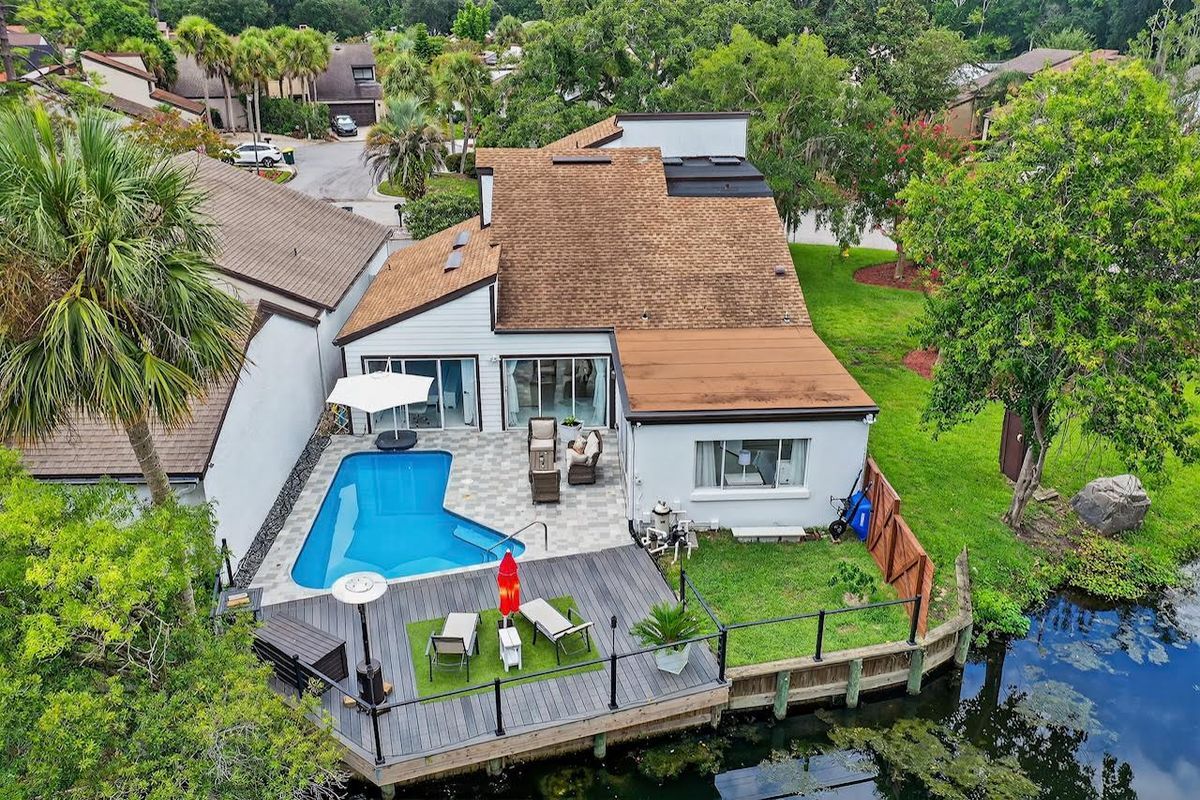 Foto del edificio - 7805 Baymeadows Cir W