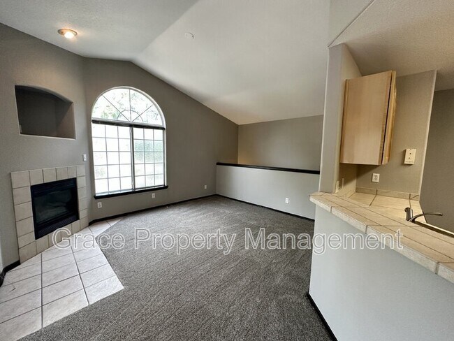 Foto del edificio - 8757 E Dry Creek Rd