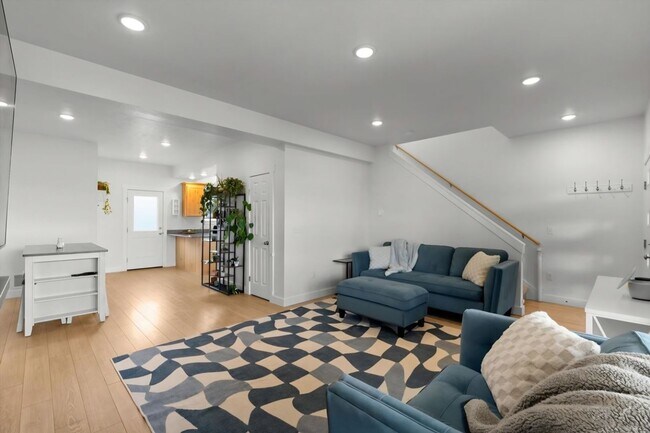 Foto del edificio - 236 Sunset Aly Dr