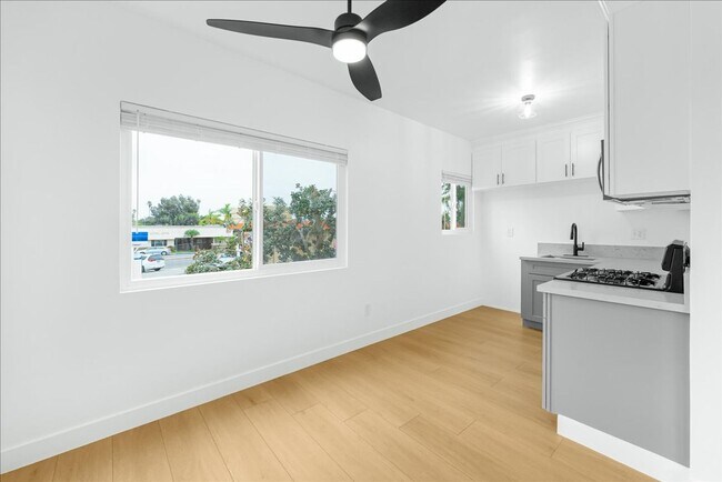 Building Photo - Beautifully Renovated Two Bedroom Manhatta...