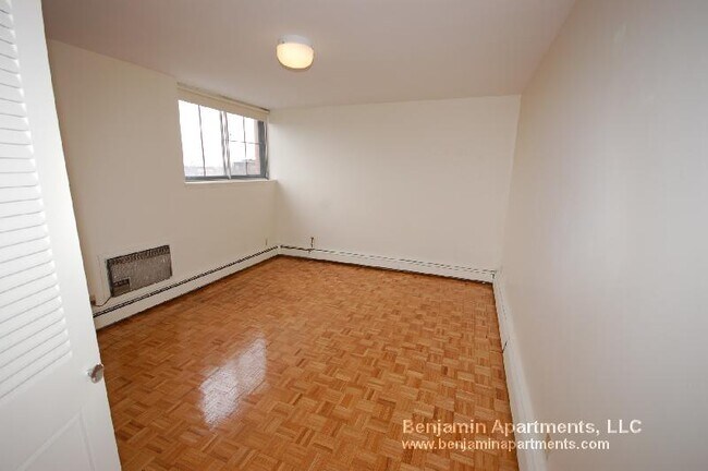 Building Photo - 133 Chiswick Rd