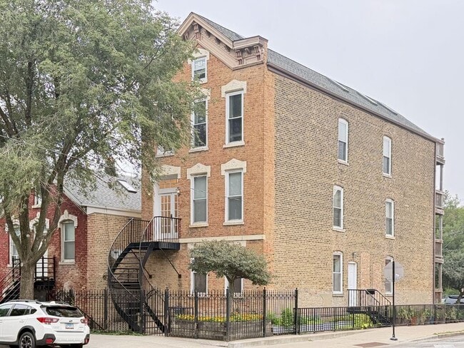 Building Photo - 1401 N Bosworth Ave