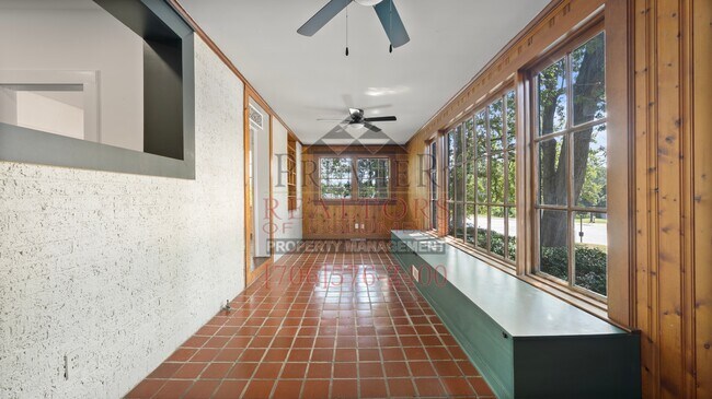 Foto del edificio - 3105 Woodlawn Ave