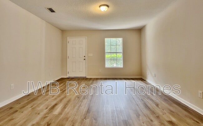 Building Photo - 8247 Nussbaum Dr
