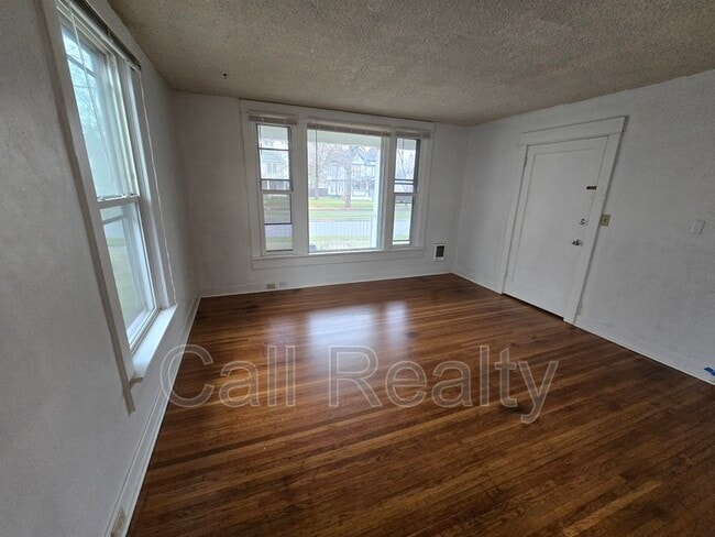 Foto del edificio - 1028 E Mission Ave