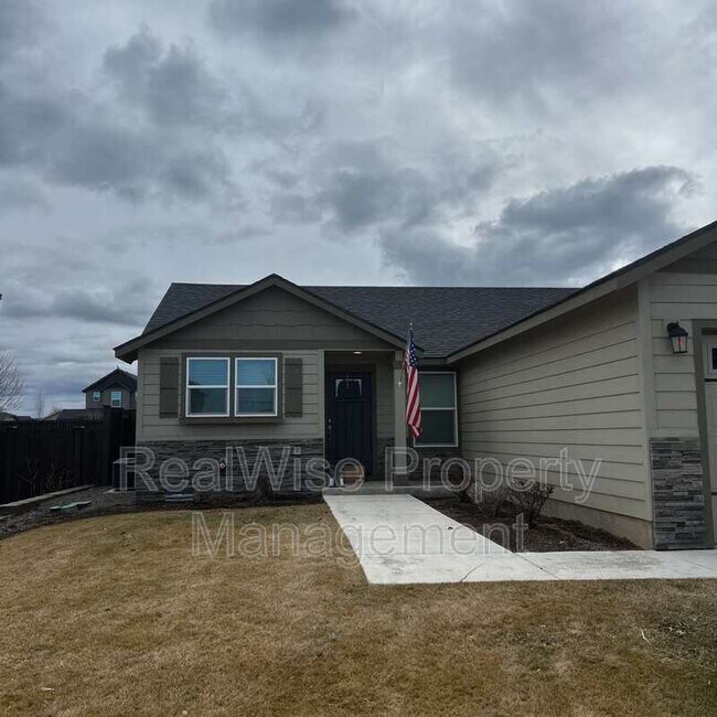 Foto del edificio - 2534 NW Hemlock Wy