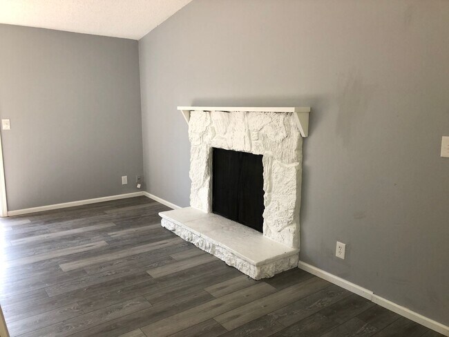 Foto del edificio - 2-Bedroom 1-Bathroom Duplex in Veneta