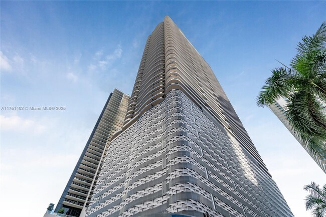 Building Photo - 1000 Brickell Plz