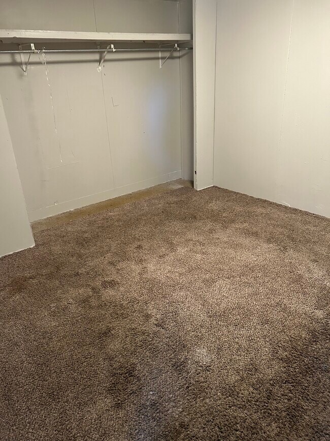 Building Photo - Earls Lot #10