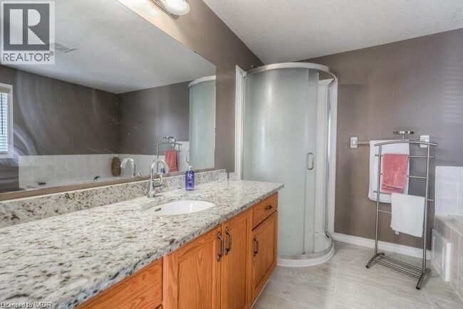 Building Photo - 580 Activa Ave