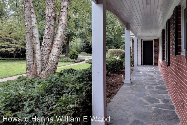 Building Photo - 208 Yorkview Rd