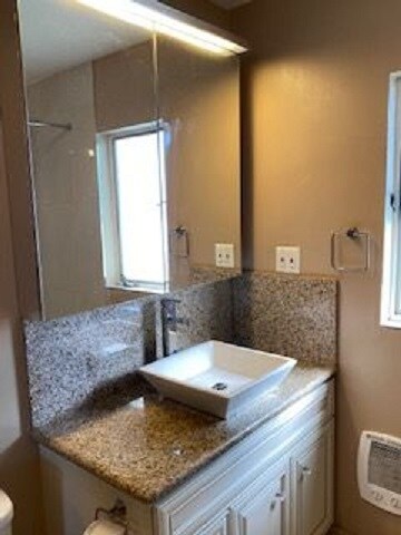 mirror vanity - 500 Merritt Ave