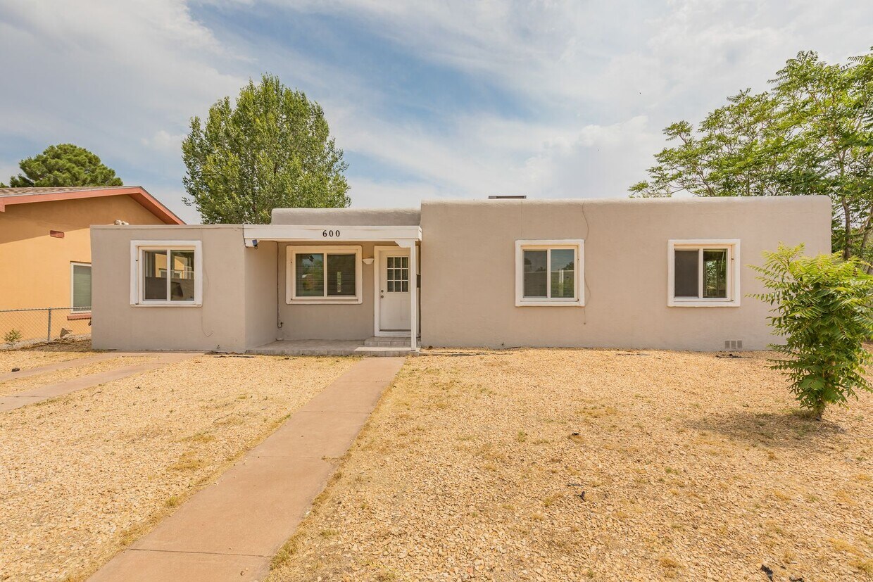 Primary Photo - Beautiful 3 Bedroom/2 Bath Home
