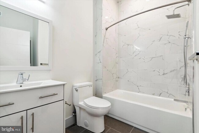 Foto del edificio - 1221 E Fletcher St