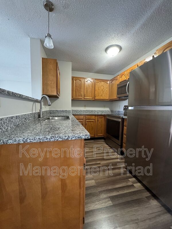 Foto del edificio - 3646 Morris Farm Dr