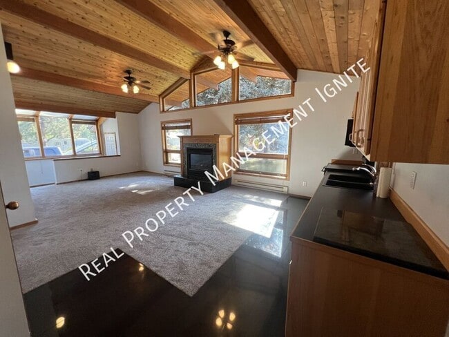 Building Photo - 1782 SW Forest Ridge Ave