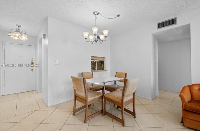 Foto del edificio - 920 NE 169th St