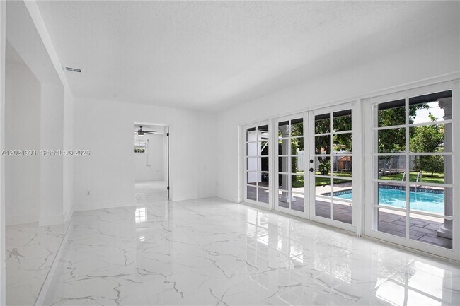 Foto del edificio - 630 W 72nd Pl