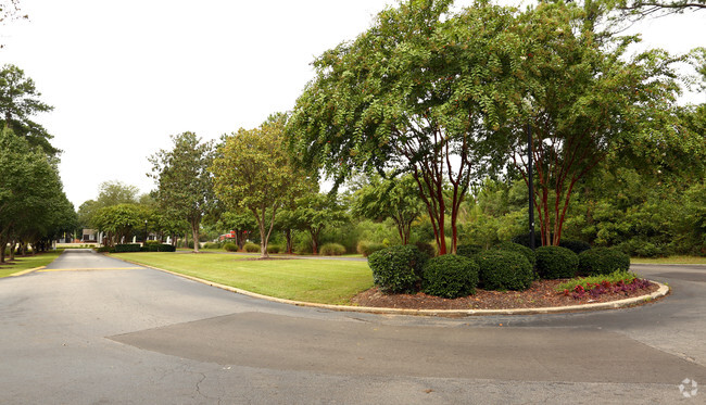 Espacios verdes - Colonial Pointe Apartments