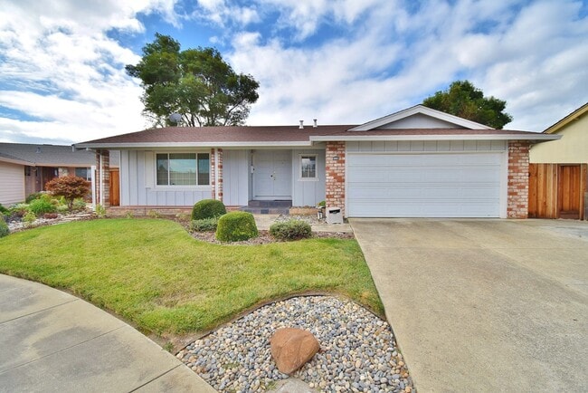 Building Photo - COMING SOON! | $3,990 /  BEAUTIFUL BROOKVALE HOME IN CENTRAL FREMONT