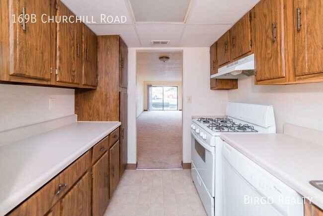 Building Photo - A Renovated Efficiency APARTMENT in CHURCH...