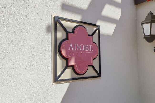 Foto del edificio - Availabe Now!