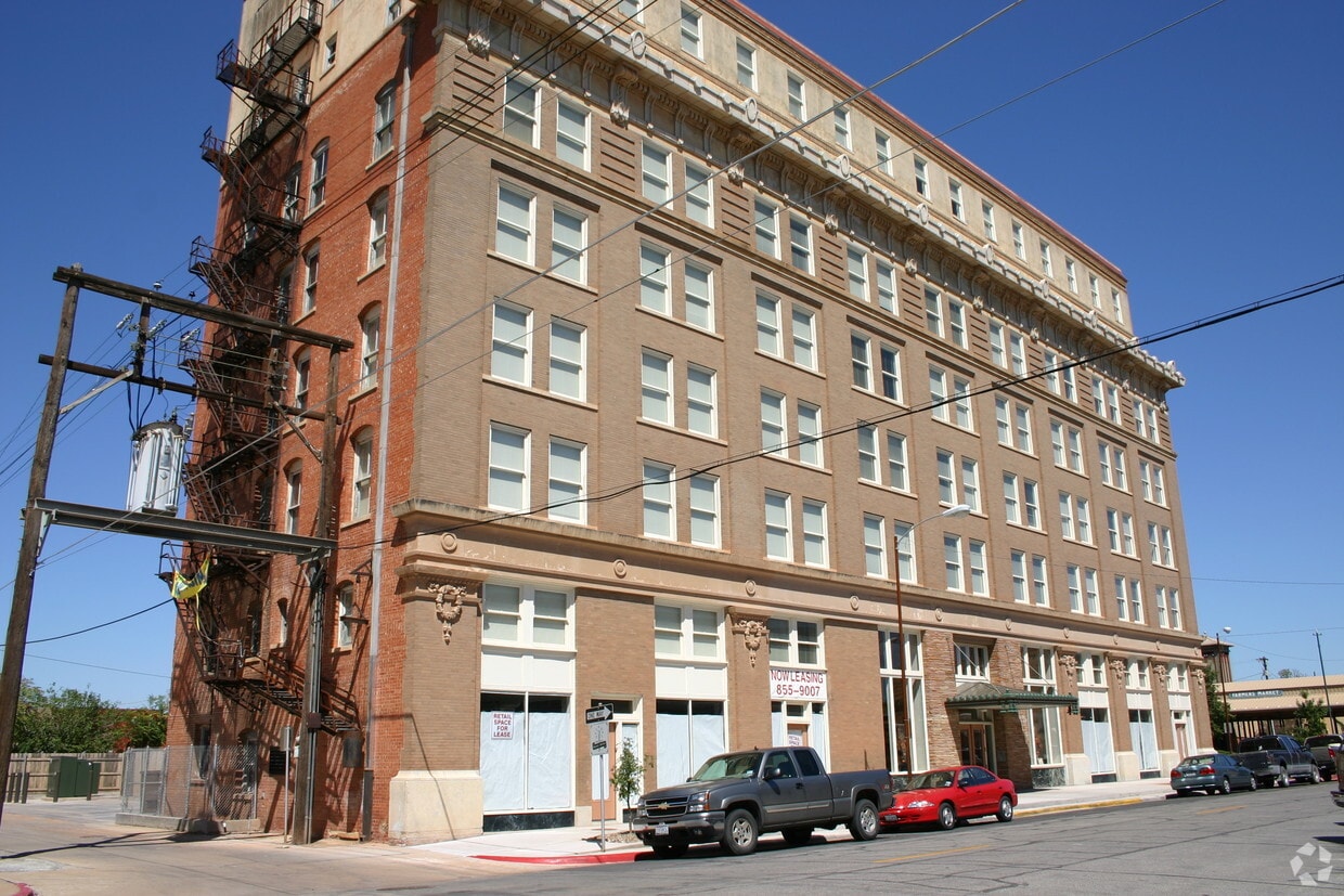 Building Photo - The Holt Apartments