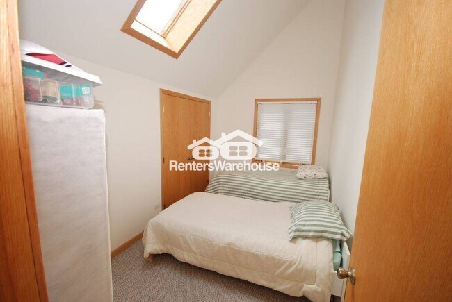 Foto del edificio - 2310 N Lake Dr