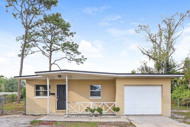 Building Photo - 5705 Perch Dr N