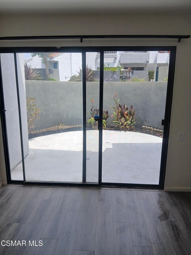 Foto del edificio - 1190 Tivoli Ln