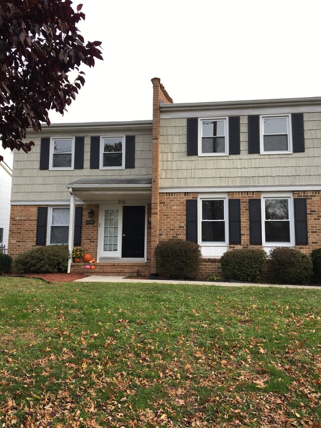 Front - 216 Holly Street