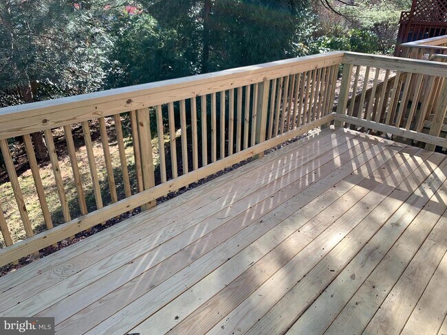 Foto del edificio - 6725 Kenwood Forest Ln