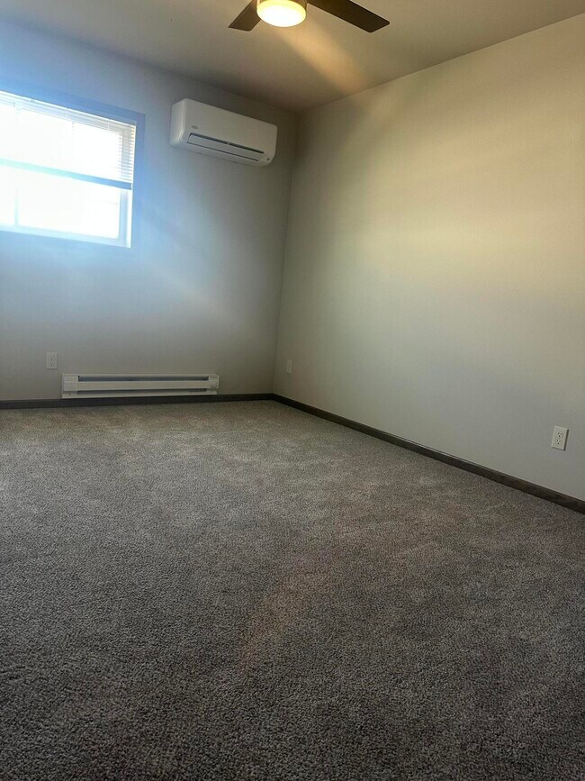Building Photo - 1325 Hagar St
