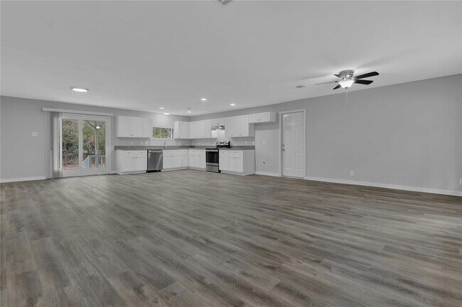 Building Photo - 477 Wood Haven