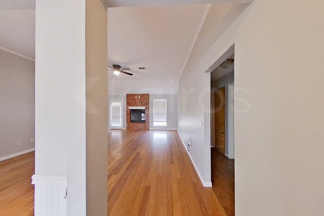 Foto del edificio - 6900 Alpine Ln