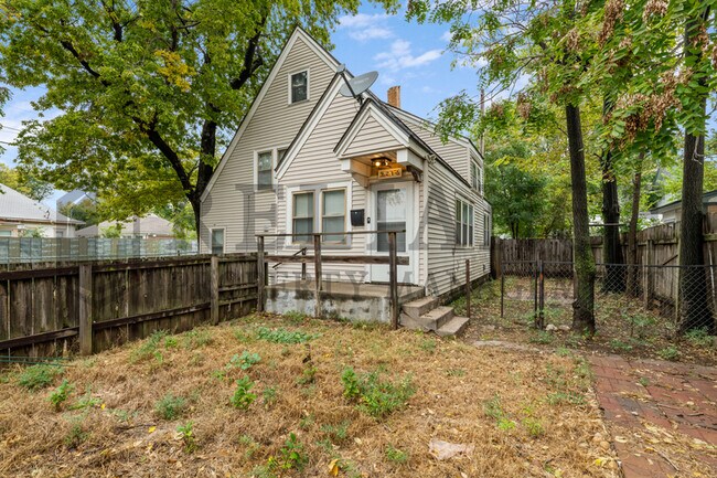 Building Photo - 1218 E Morris St