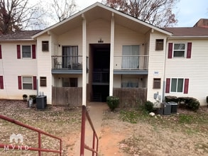 Building Photo - 7992 Shady Oak Trail