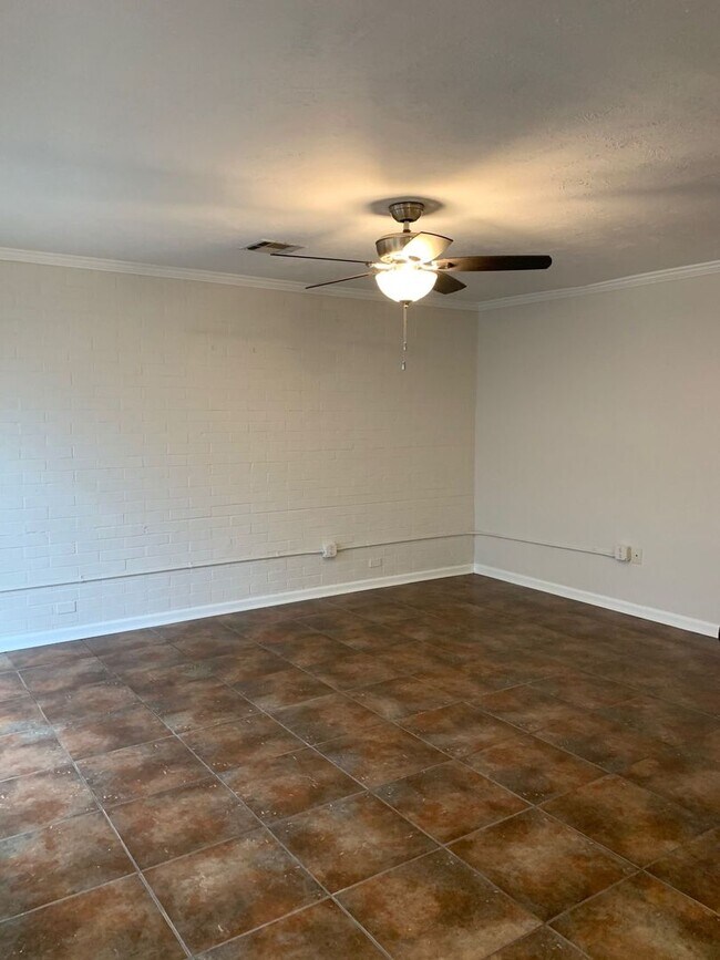Building Photo - 305 Woodruff Apt A(NEW)