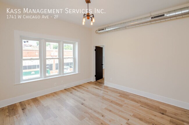 Foto del edificio - 1741 W Chicago Ave