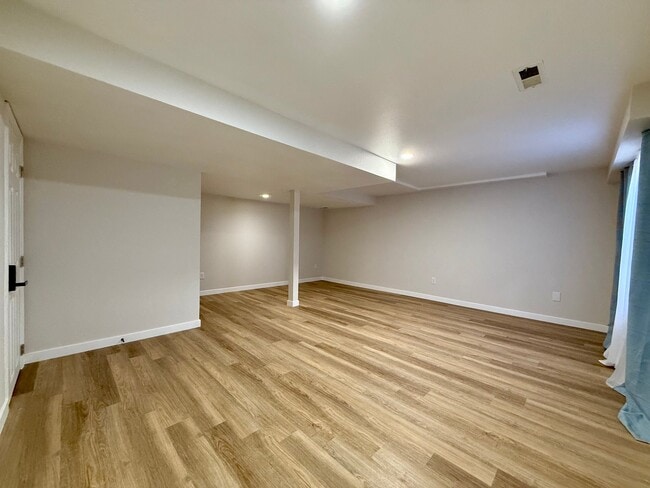 Building Photo - 411 Ruby Dr