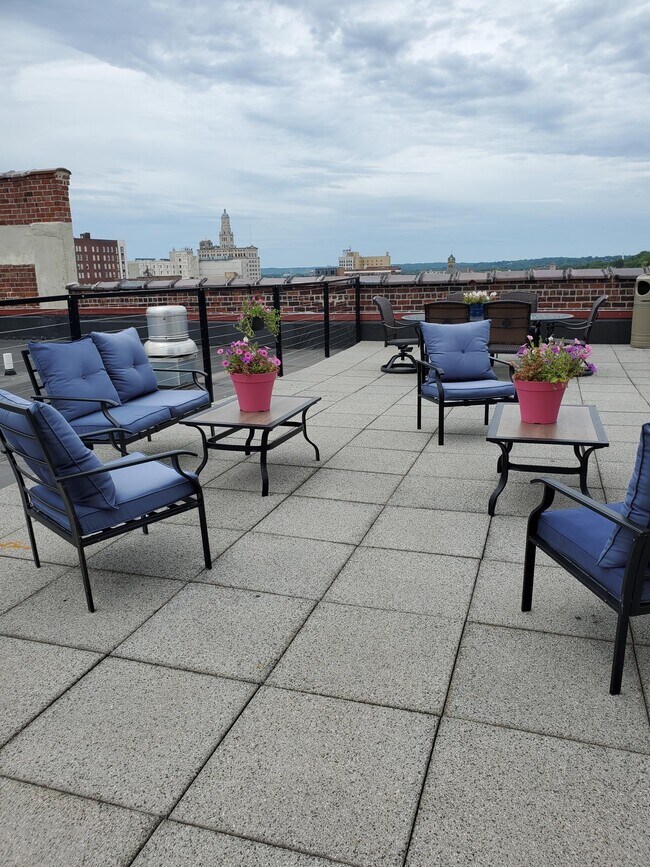 Crescent Lofts Apartments in Davenport, IA
